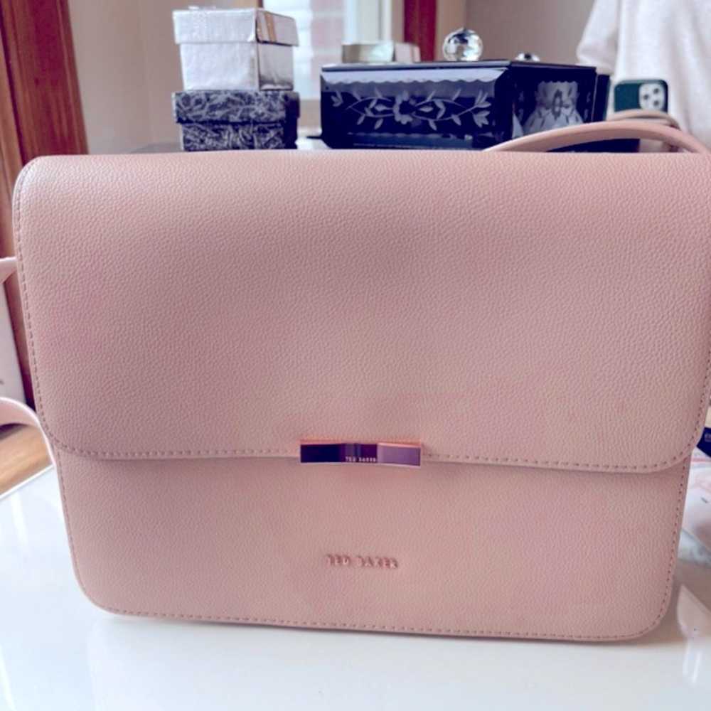 Ted Baker handbag/crossbody
Light pink/powder color